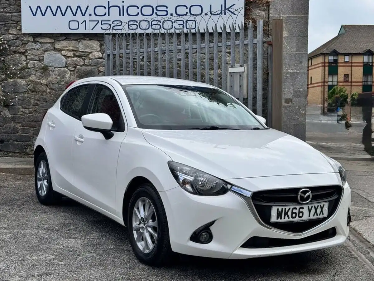 2016-mazda-mazda2-15-red-edition-big-0