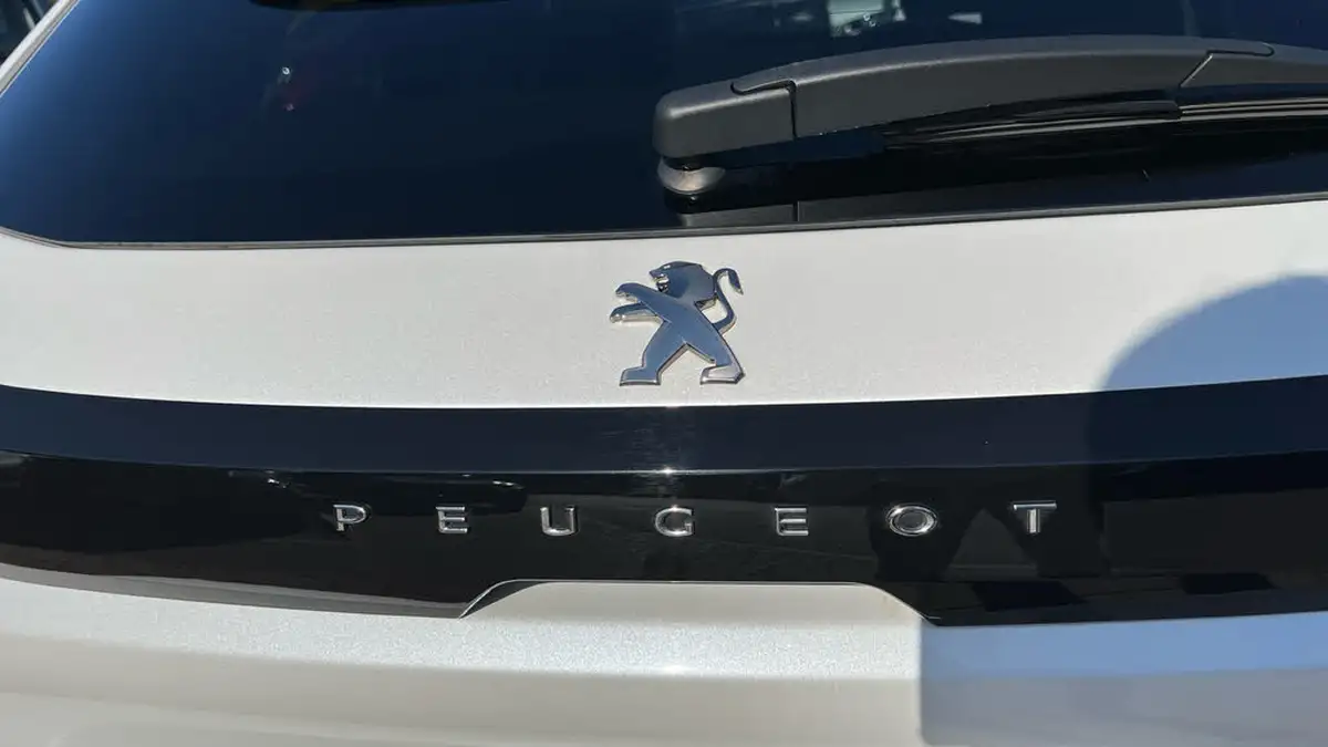 2022-peugeot-208-12-puretech-allure-premium-100ps-big-25