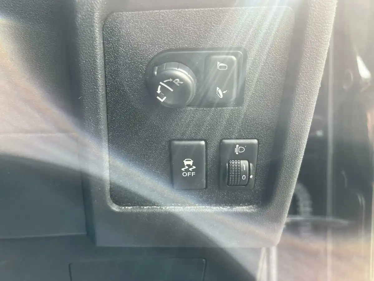 2011-nissan-qashqai2-15td-n-tec-big-35