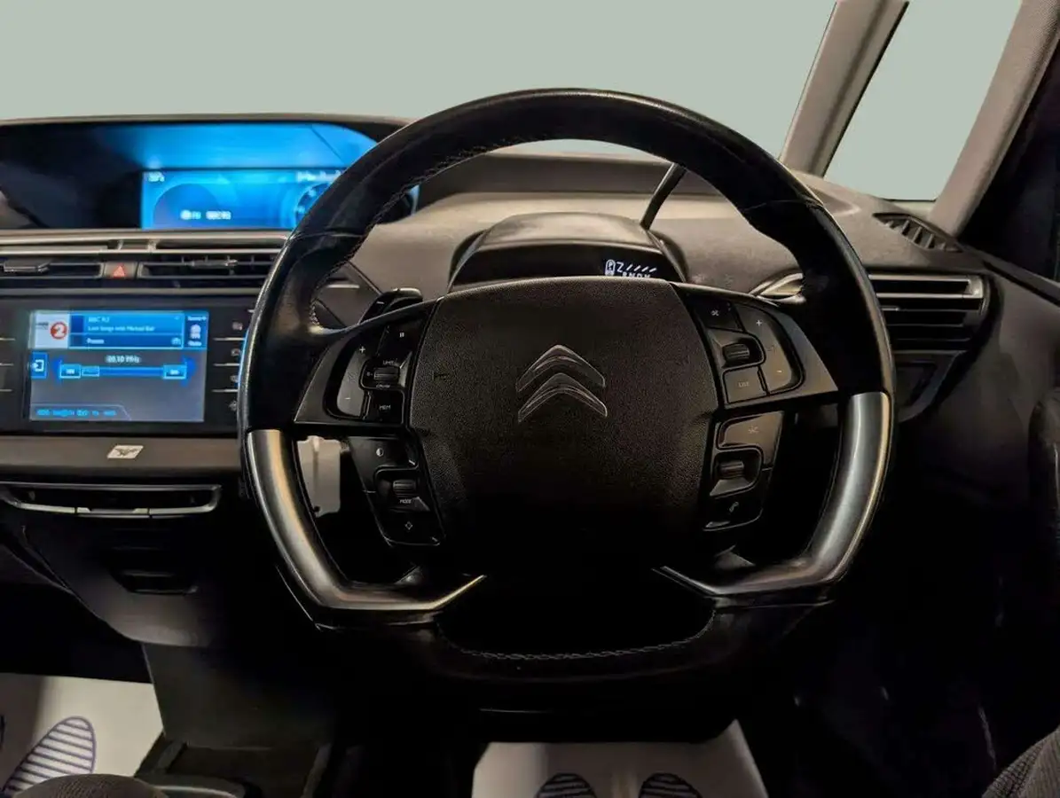 2016-citroen-c4-picasso-16bluehdi-exclusive-eat6-big-2