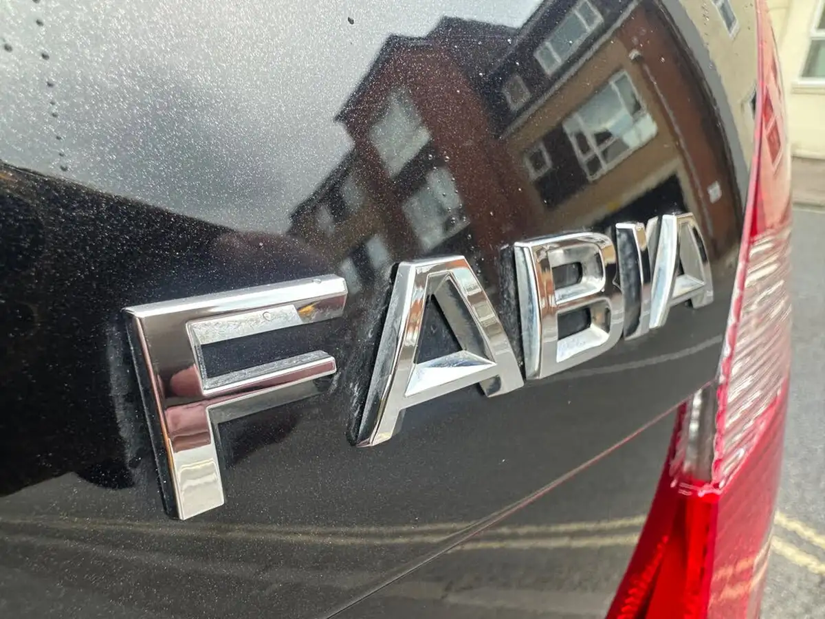 2014-skoda-fabia-12-se-12v-69ps-hatchback-1198cc-big-18