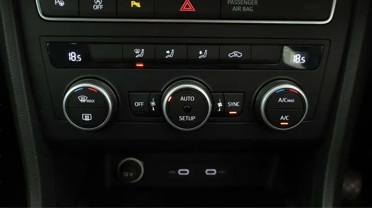 2022-seat-ateca-15-ecotsi-se-technology-big-12