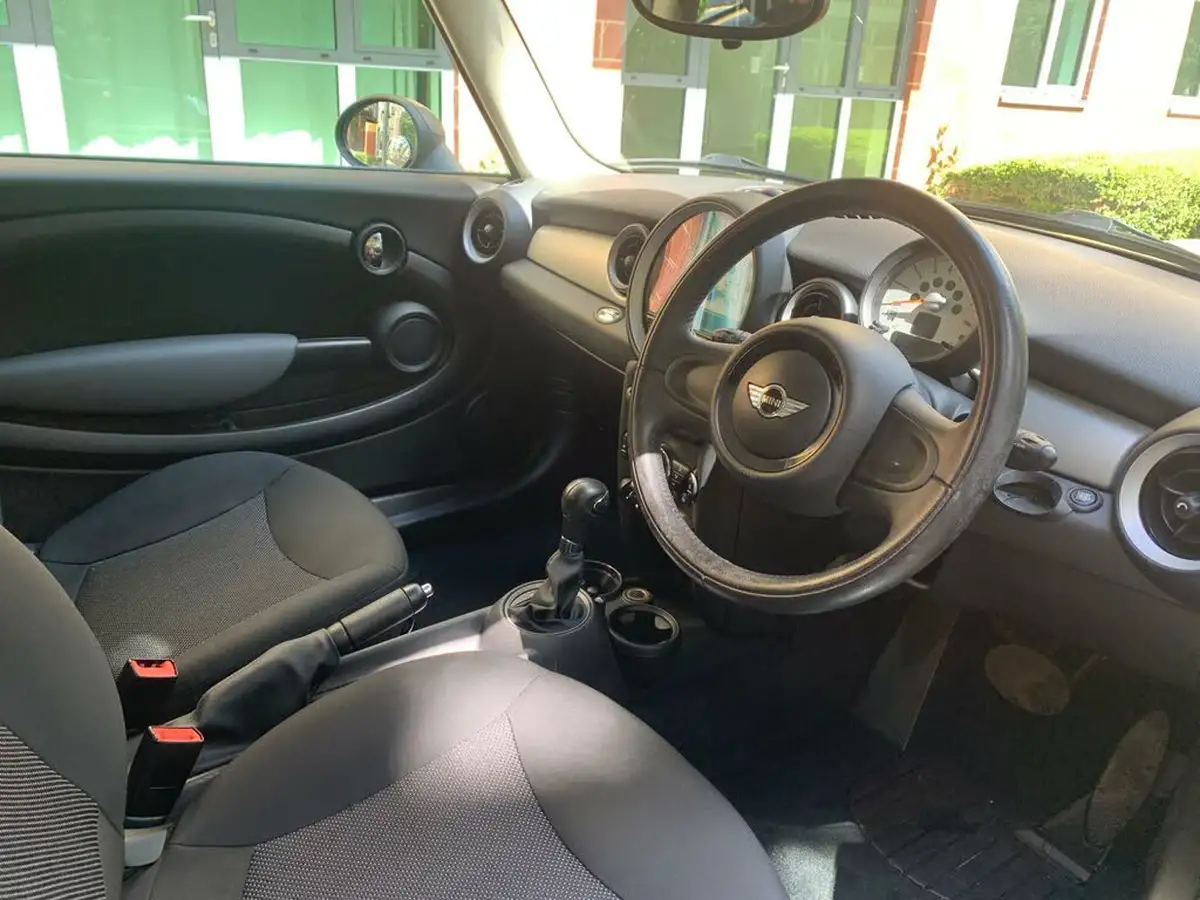 2011-mini-cooper-16-one-98bhp-hatchback-3d-auto-big-14