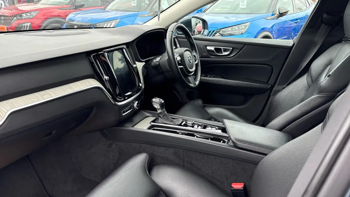 2018-volvo-v60-20td-d4-inscription-geartronic-big-11