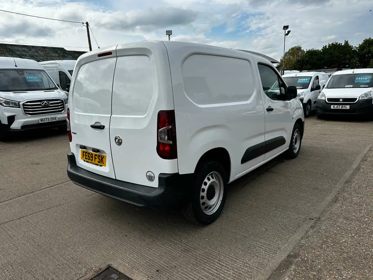 2020-vauxhall-combo-15cdti-edition-2300-75pseu6d-t-l1h1-ss-panel-big-9