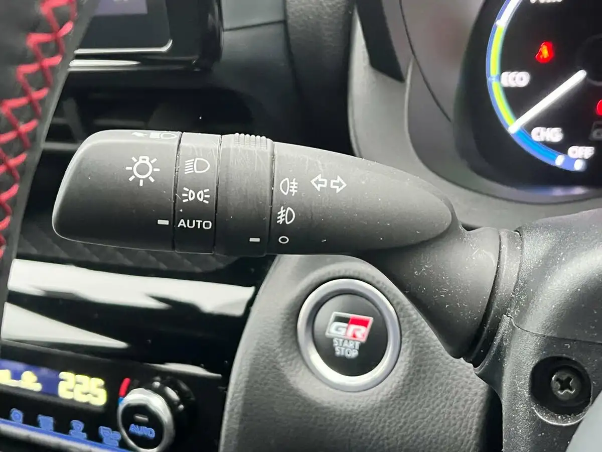 2023-toyota-yaris-cross-15-vvt-i-gr-sport-big-51