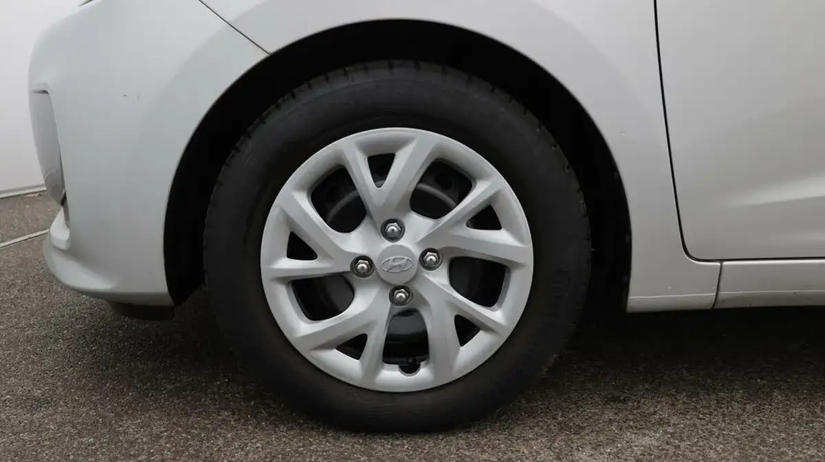 2017-hyundai-i10-12-se-big-18