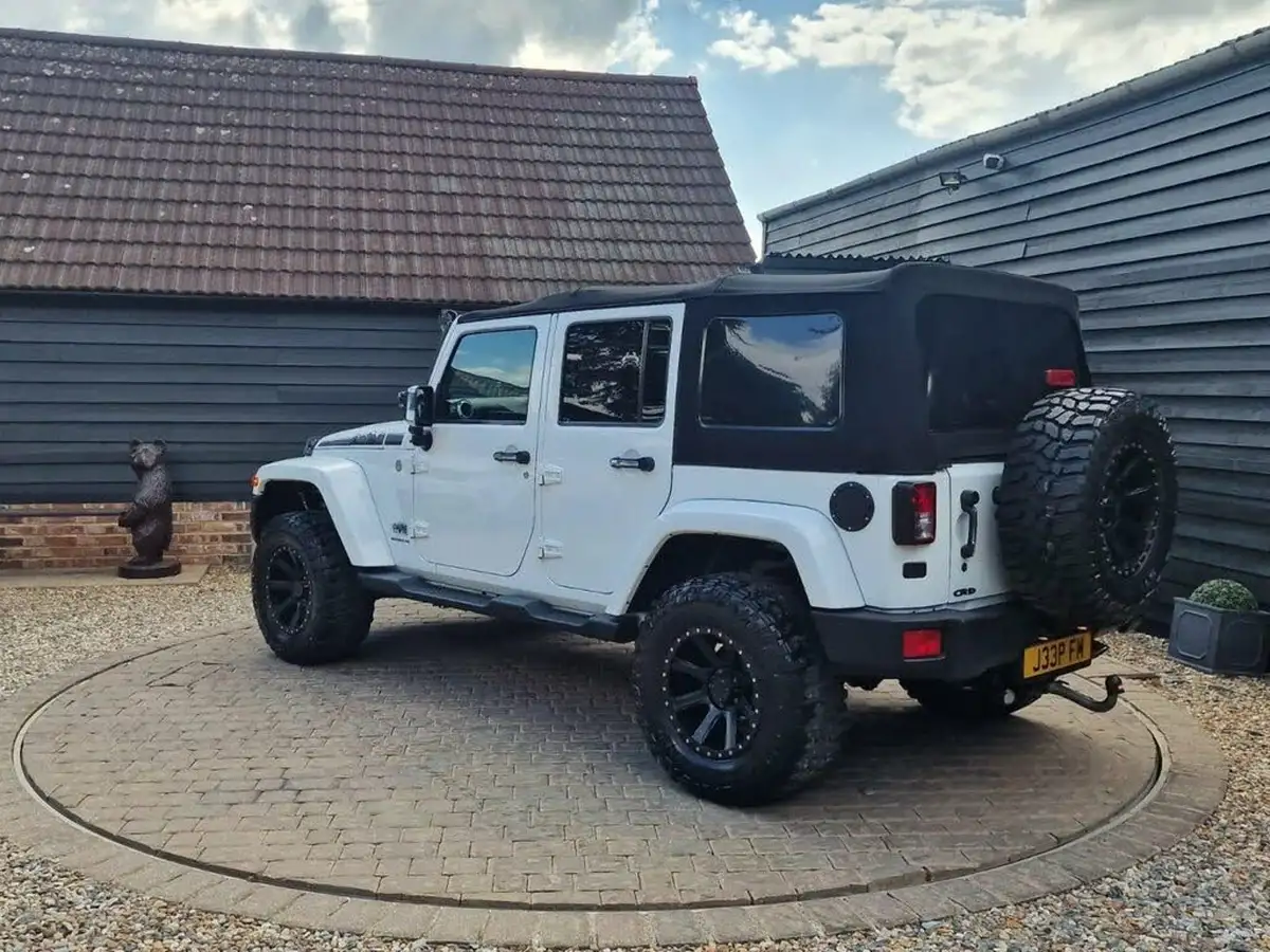 2014-jeep-wrangler-28crd-overland-unlimited-5d-big-24