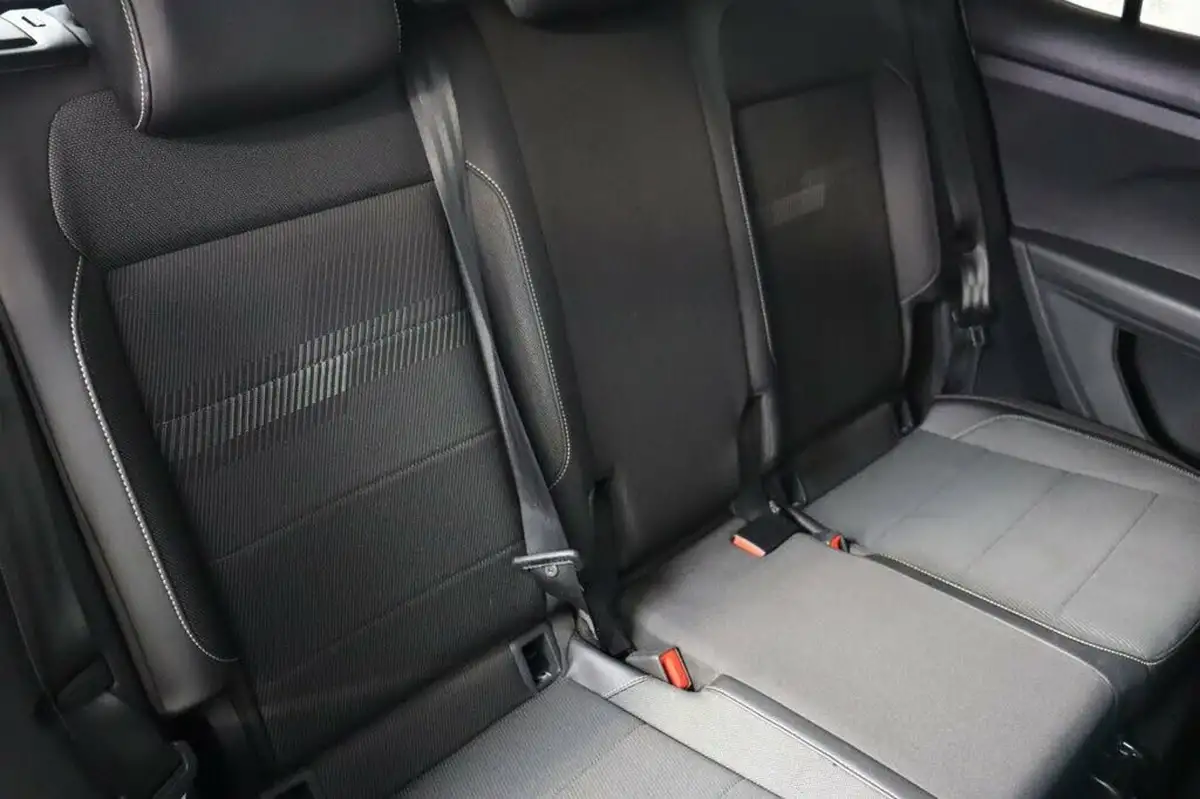 2022-volkswagen-t-cross-10-tsi-black-edition-110ps-big-24