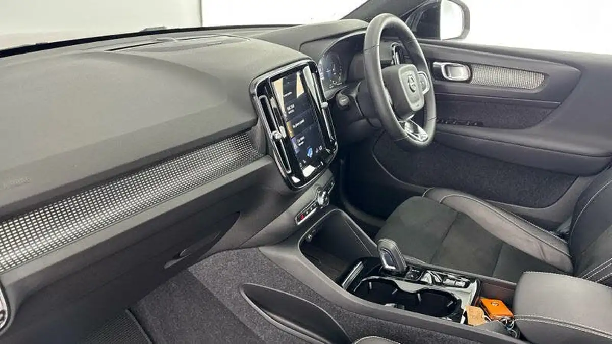 2021-volvo-xc40-15-t5-r-design-262bhp-big-1