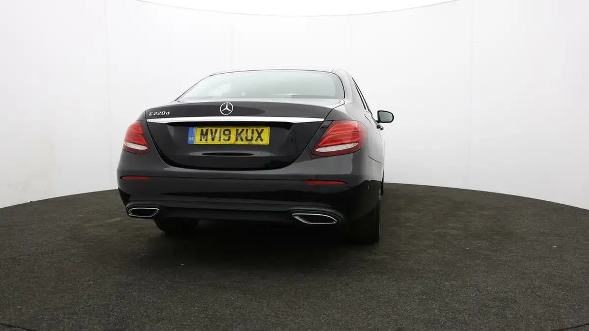 2019-mercedes-benz-e-class-20d-e220d-se-ss-saloon-4d-big-76