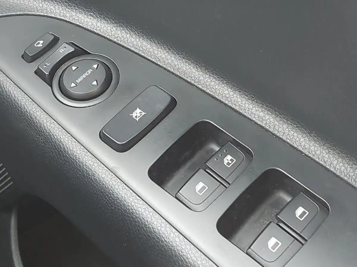 2022-kia-rio-10-t-gdi-2-big-18