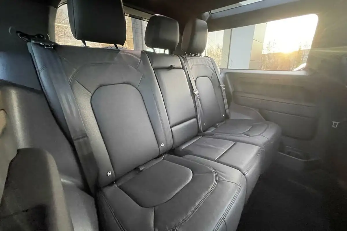 2024-land-rover-90-defender-30-d350-x-dynamic-se-big-39