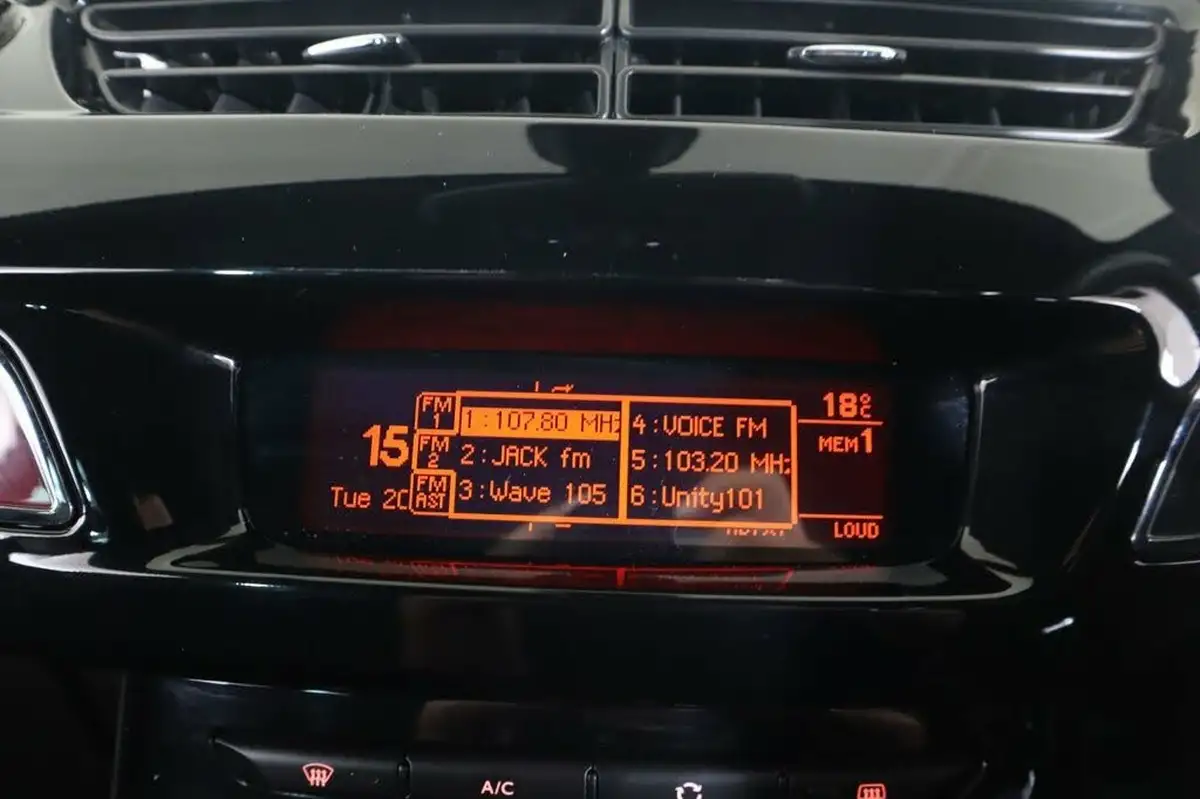 2014-citroen-ds3-cabrio-16e-hdi-dstyle-plus-big-45