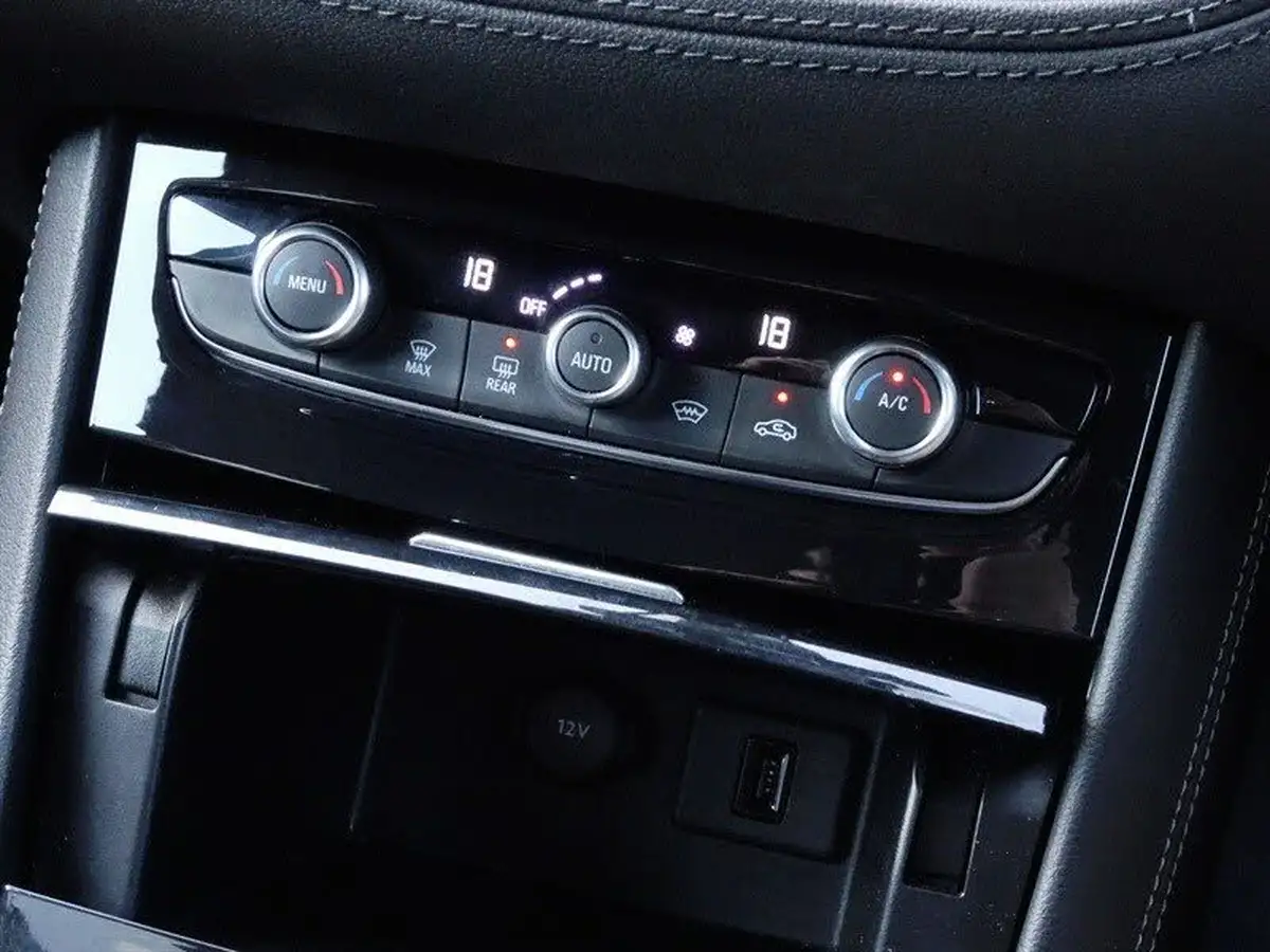 2018-vauxhall-grandland-x-12-sport-nav-130ps-big-27