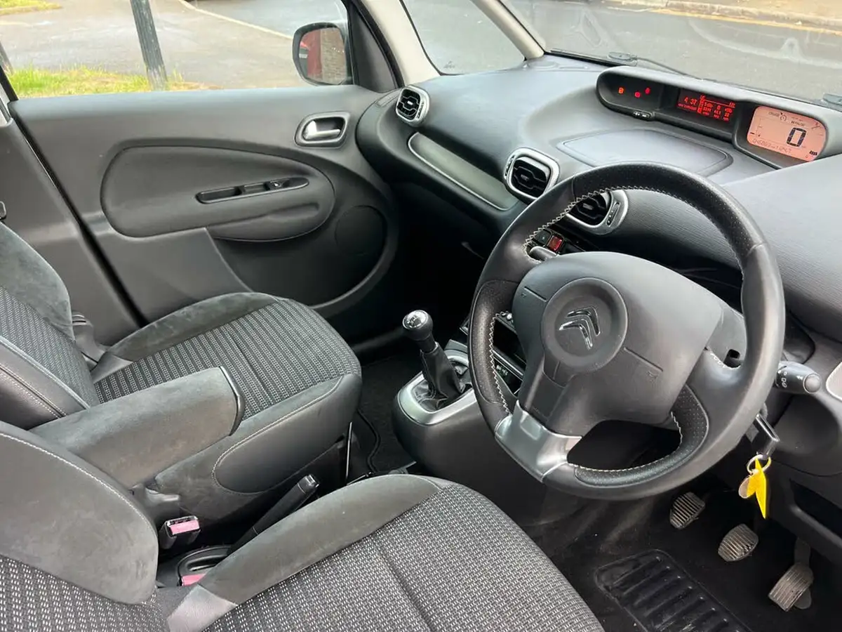 2016-citroen-c3-picasso-12-puretech-platinum-big-9
