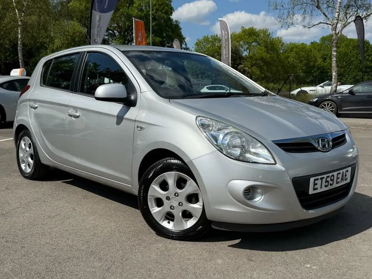 2010-hyundai-i20-14-comfort-5d-big-0