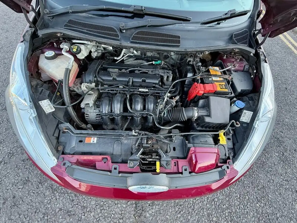 2010-ford-fiesta-125-zetec-3d-big-17