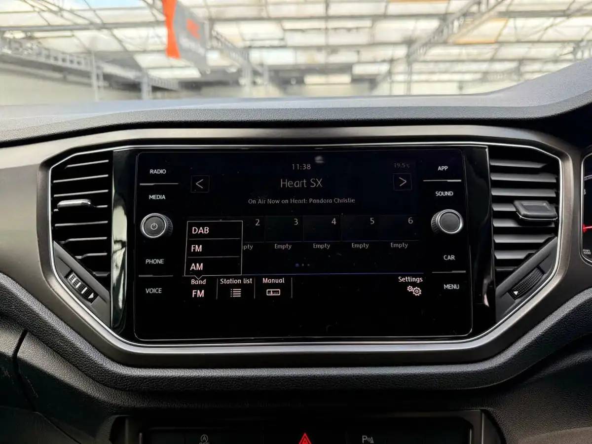 2019-volkswagen-t-roc-15-tsi-design-big-28