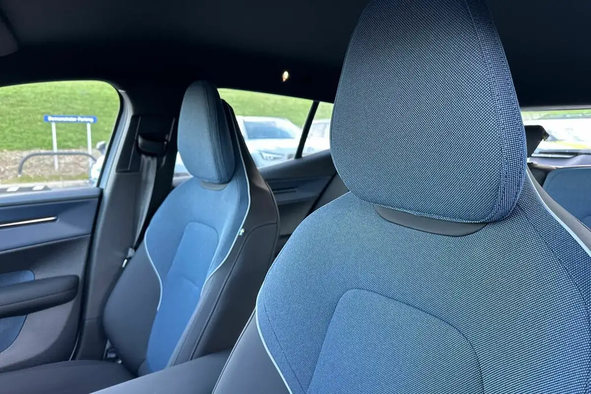 2024-volvo-ex30-e-single-motor-plus-extended-range-big-27