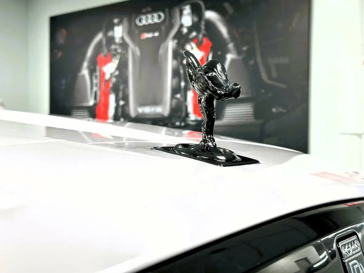 2023-rolls-royce-cullinan-675-black-badge-big-64