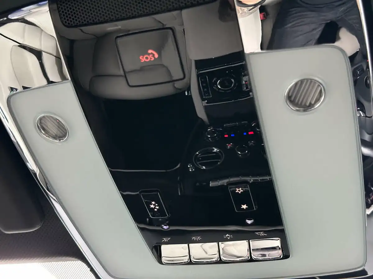 2023-rolls-royce-cullinan-675-black-badge-big-40