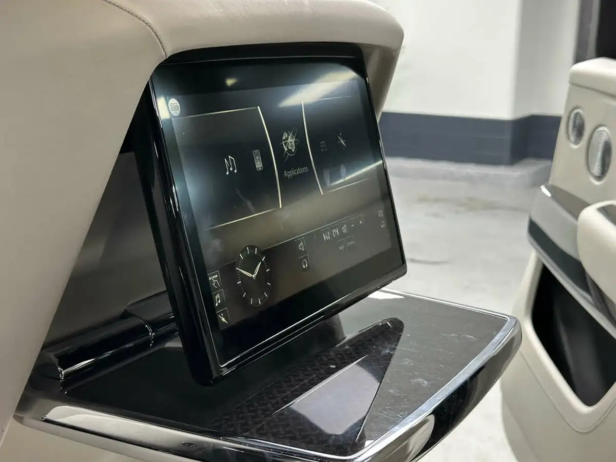 2023-rolls-royce-cullinan-675-black-badge-big-16