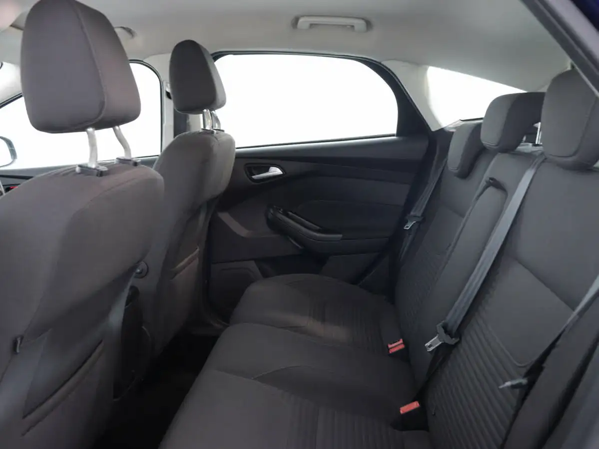 2015-ford-focus-15-titanium-hatchback-big-43