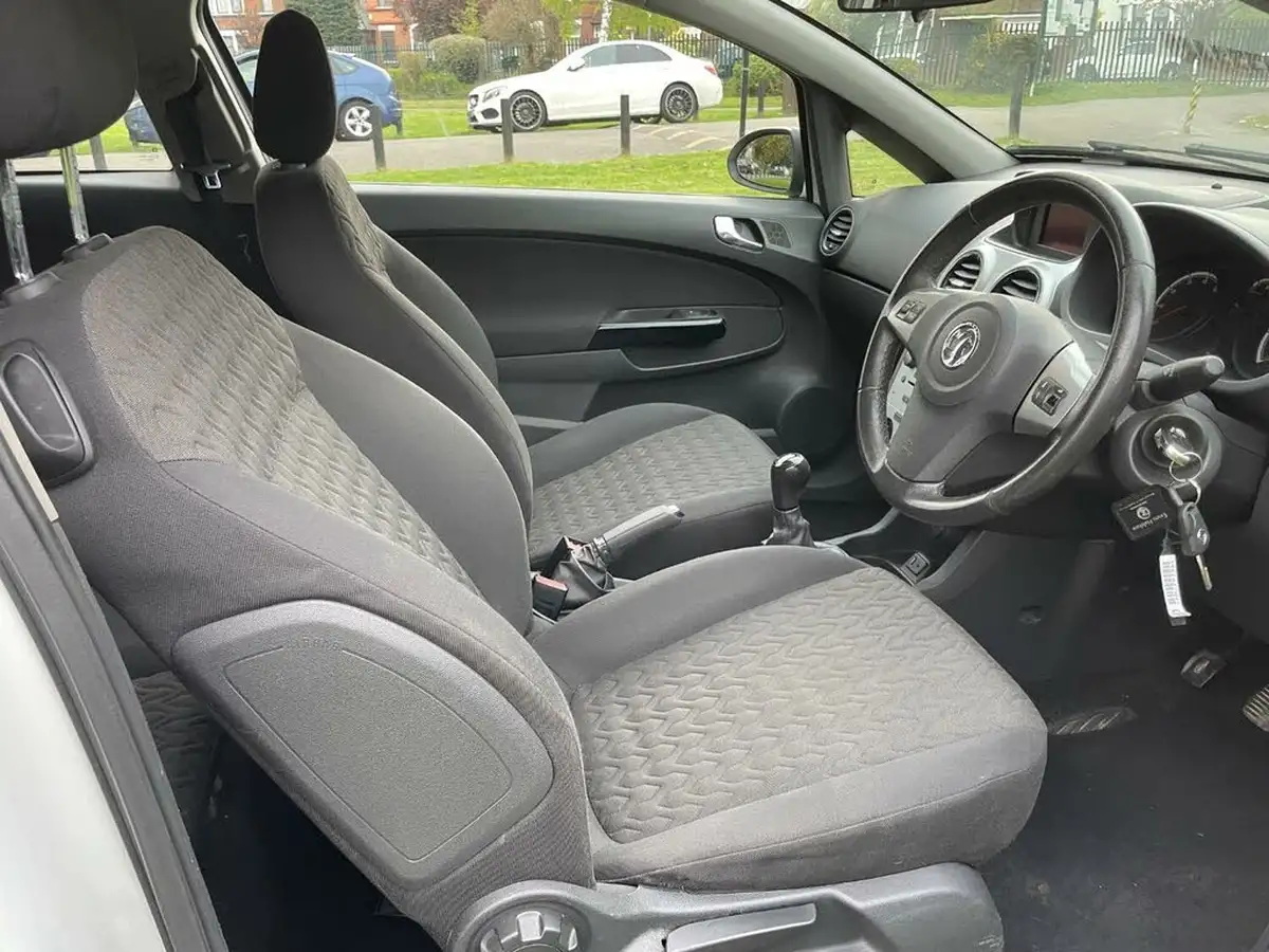 2013-vauxhall-corsa-12-energy-16v-3d-big-15