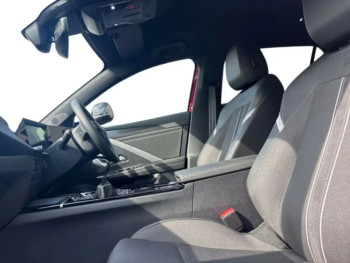 2023-vauxhall-astra-big-9