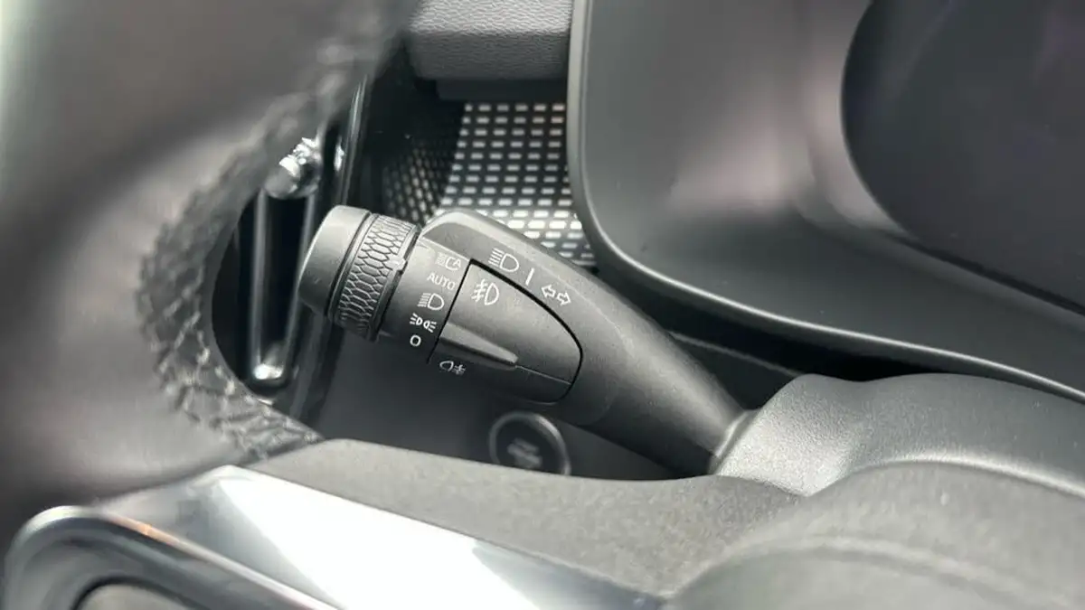 2024-volvo-xc40-20-b3-plus-big-31