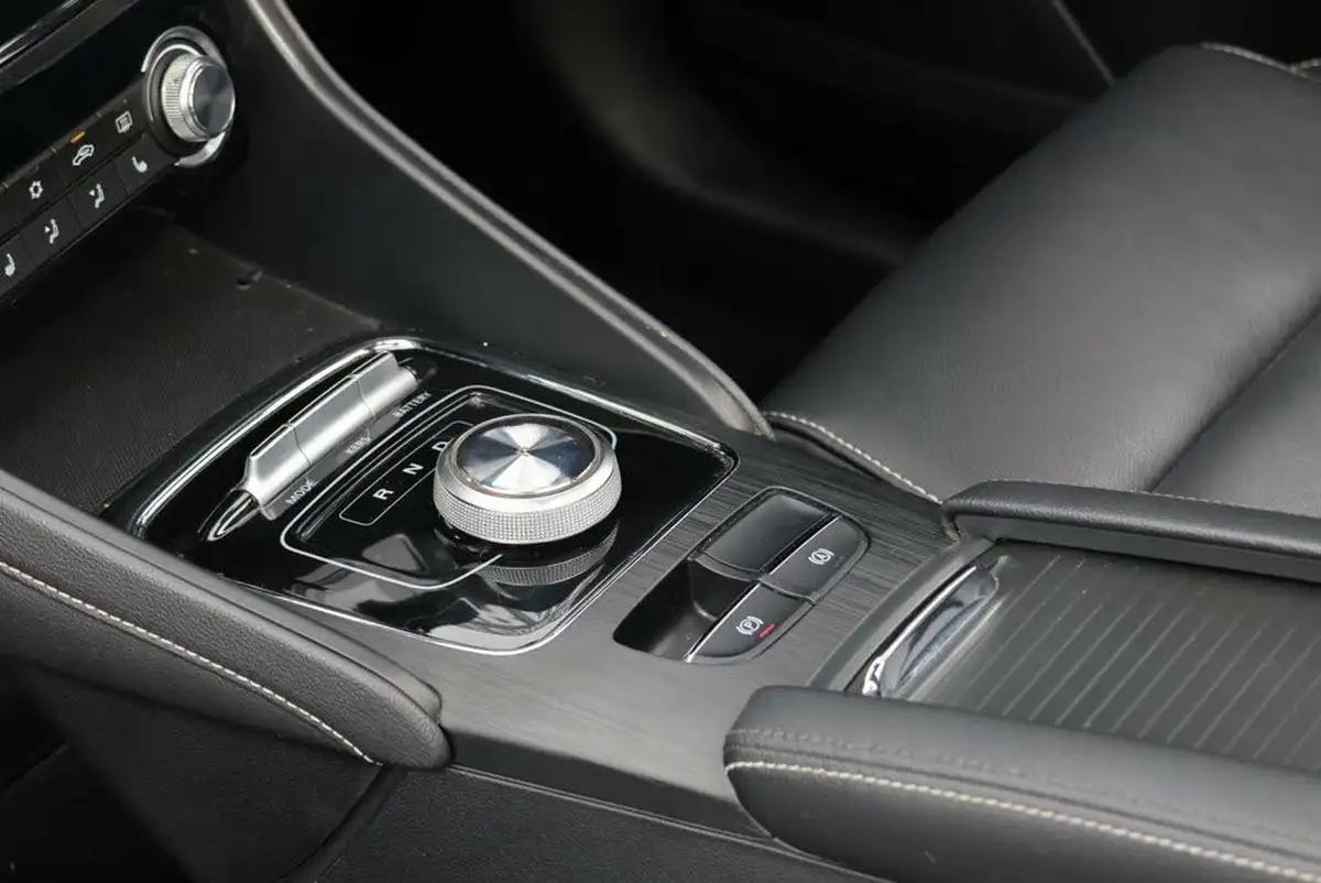 2020-mg-zs-suv-e-exclusive-ev-big-19