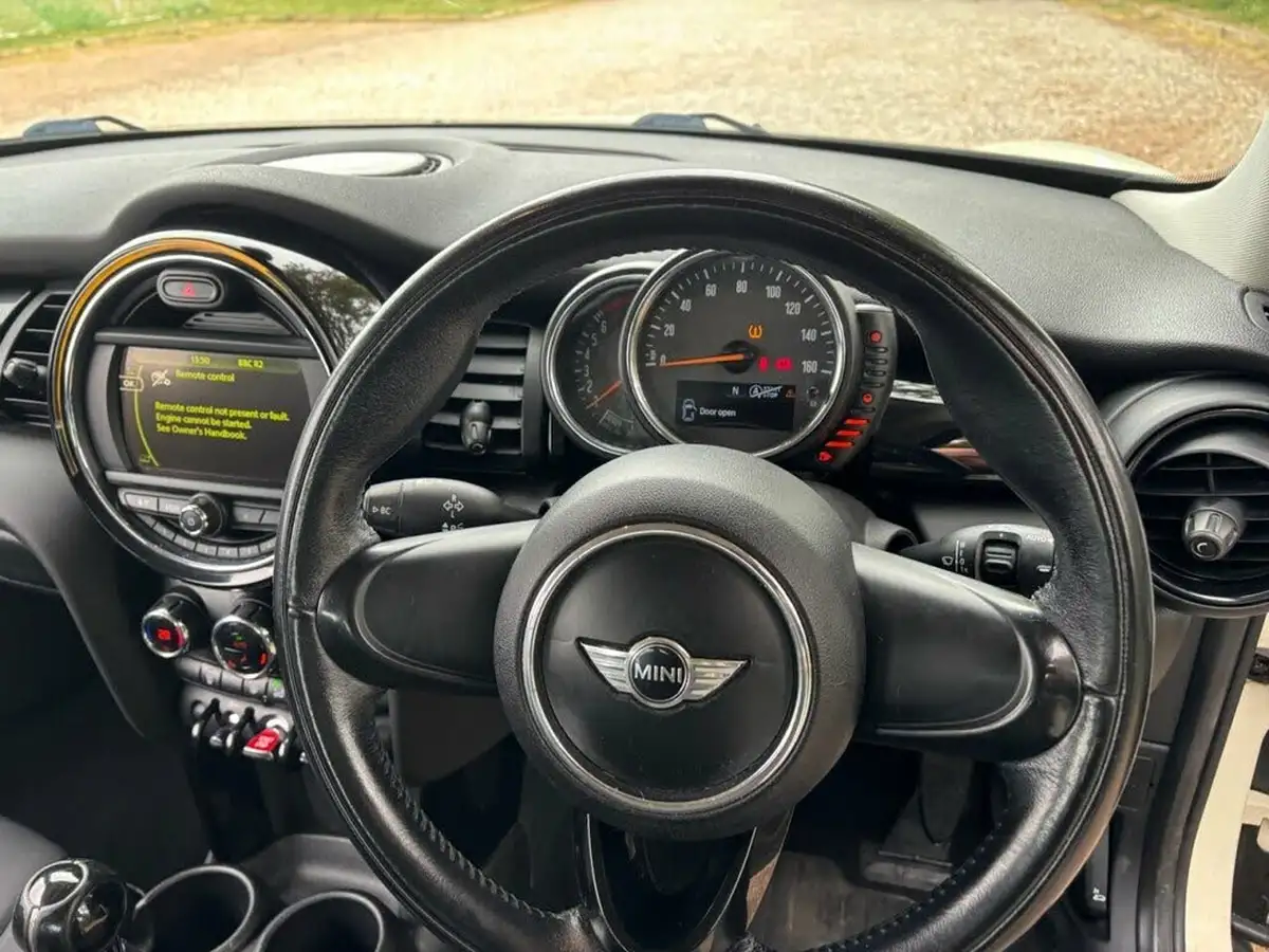 2015-mini-cooper-12-one-ss-3d-big-17