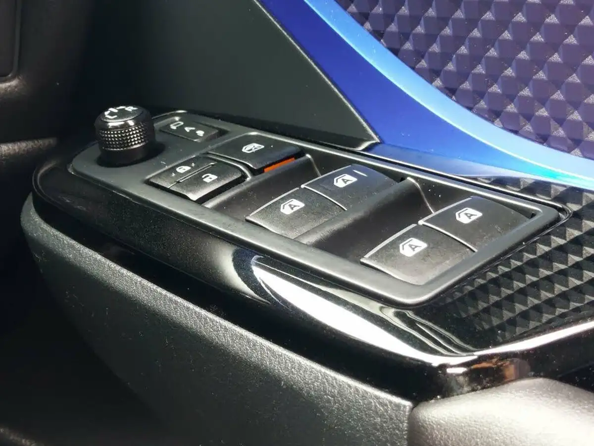 2018-toyota-c-hr-18-vvt-i-dynamic-big-35
