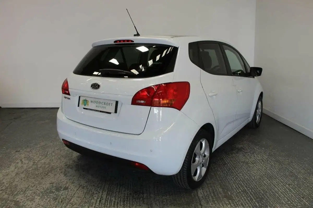 2011-kia-venga-16-3-auto-big-5