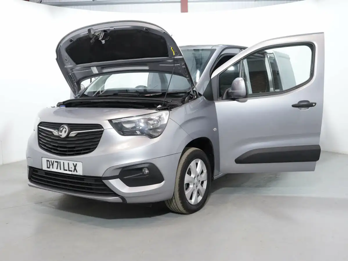 2021-vauxhall-combo-15cdti-griffin-2000-big-46