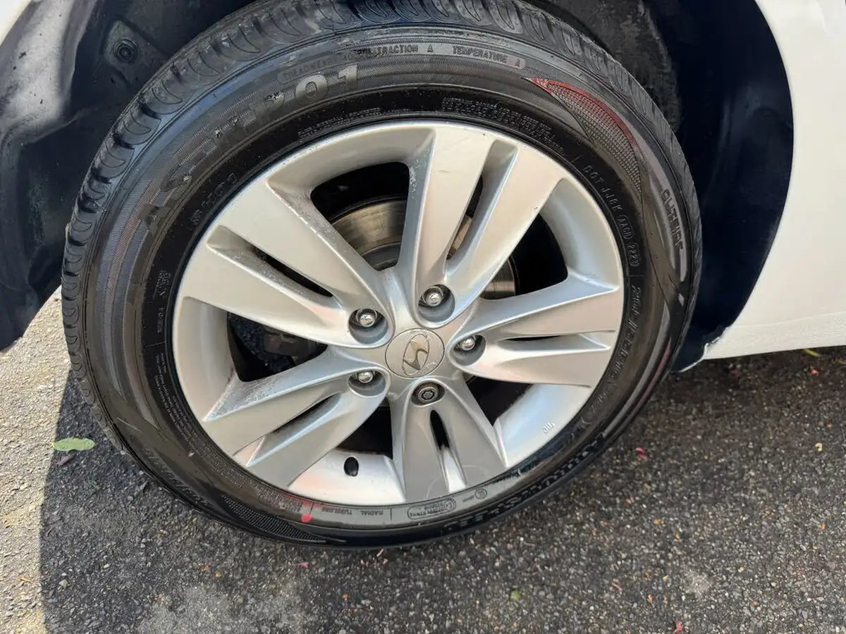 2013-hyundai-ix20-16-active-123bhp-big-5