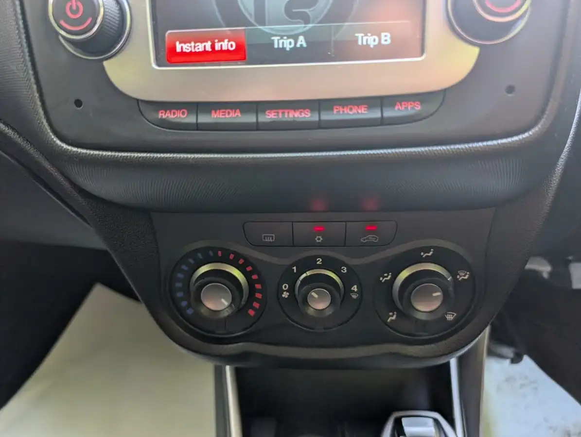 2019-alfa-romeo-mito-09-big-24
