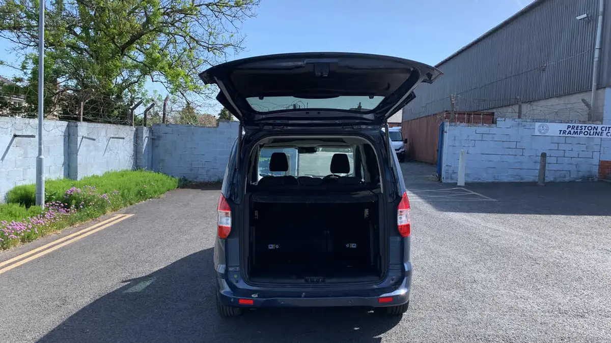 2020-ford-tourneo-courier-15tdci-titanium-big-18