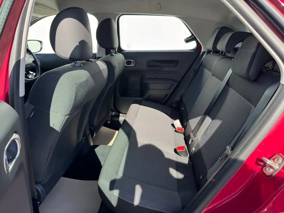 2016-citroen-c4-cactus-16bluehdi-feel-big-14