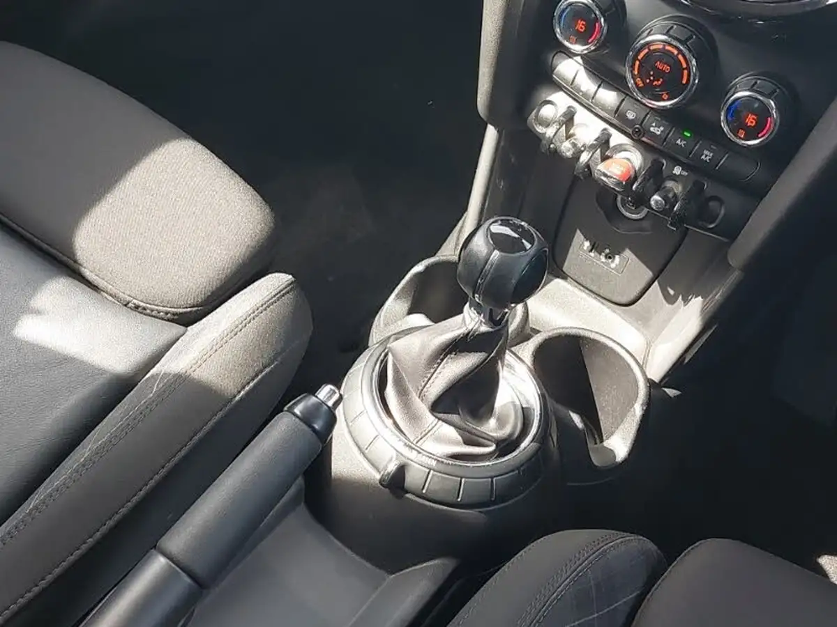 2014-mini-cooper-15-cooper-5d-big-10