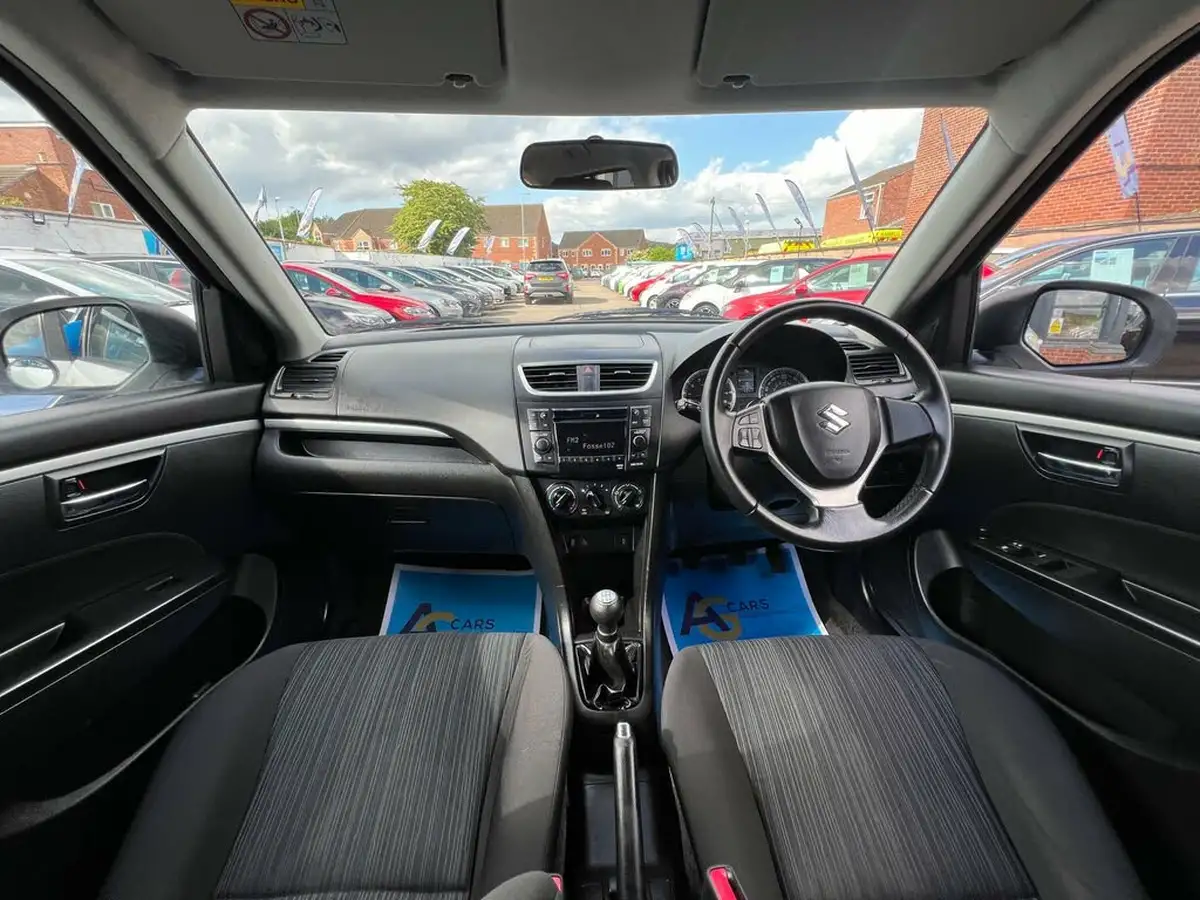 2017-suzuki-swift-12-sz2-5d-big-30