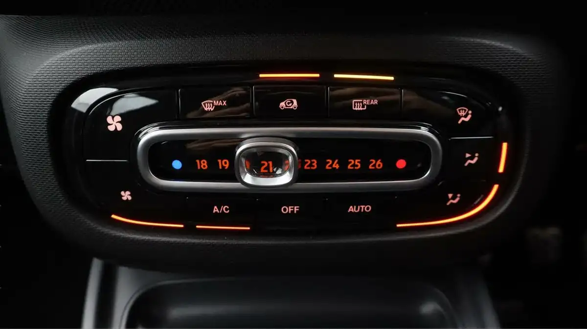2019-smart-forfour-10-urban-shadow-edition-big-11