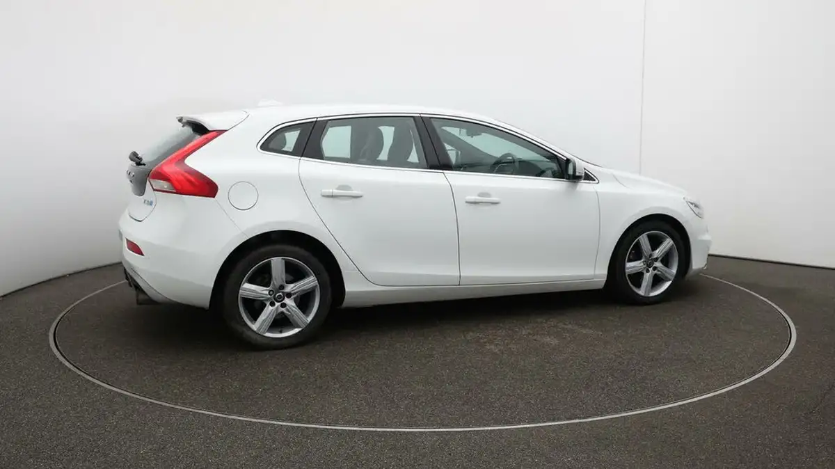 2018-volvo-v40-20-t3-r-design-nav-plus-big-48
