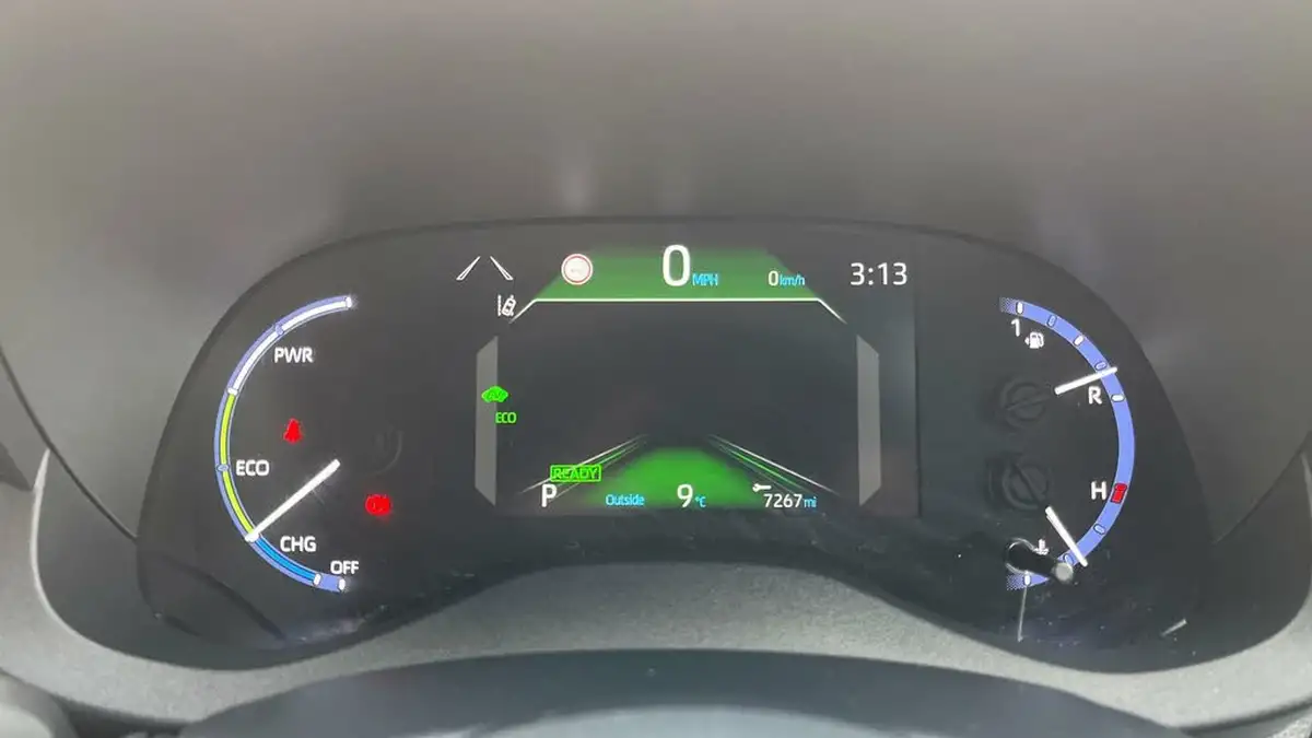 2022-toyota-yaris-cross-15-vvt-i-design-big-8