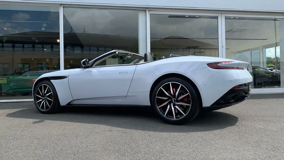 2021-aston-martin-db11-40-v8-503bhp-big-23