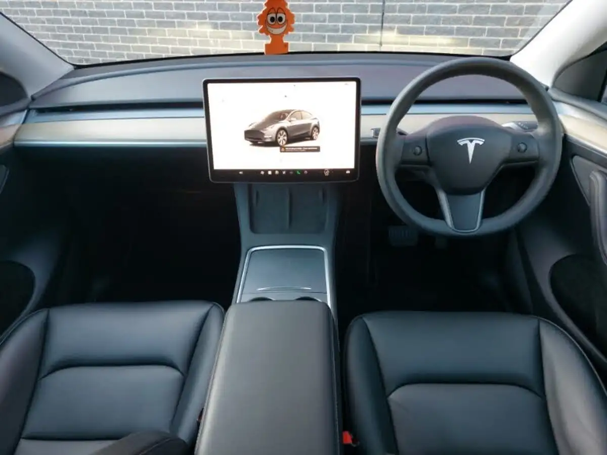 2023-tesla-model-y-e-rwd-big-2
