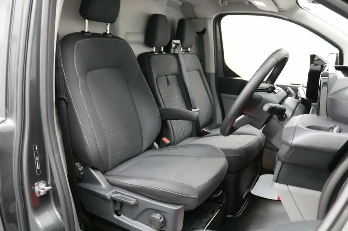 2023-ford-transit-custom-20tdci-320-l2h1-limited-136pseu6e-panel-van-1996cc-auto-big-25