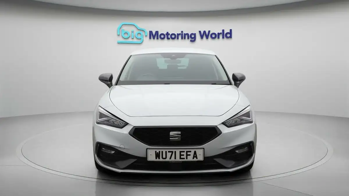2021-seat-leon-14-e-hybrid-fr-hatchback-big-2