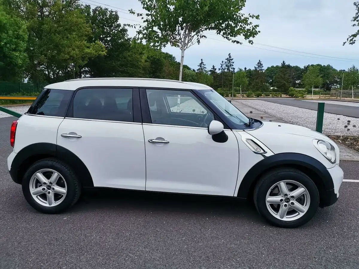 2012-mini-countryman-16-one-98bhp-big-10